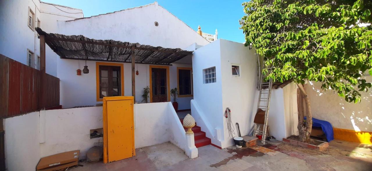 Hostel A Casa Da Arvore FAO Exterior photo